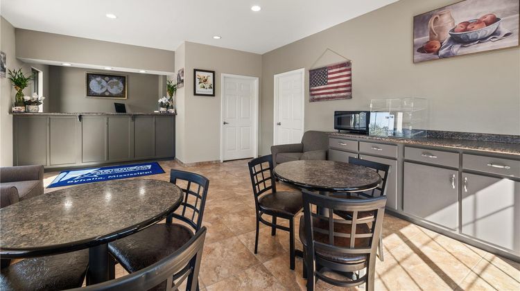 Americas Best Value Inn- Byhalia Lobby