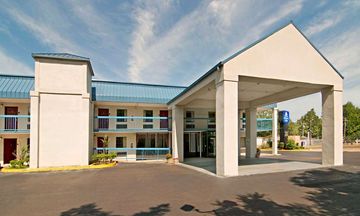 Americas Best Value Inn & Suites