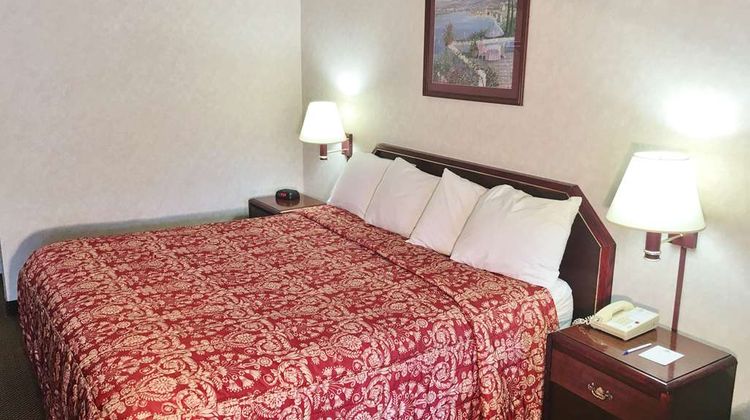 Americas Best Value Inn & Suites Room