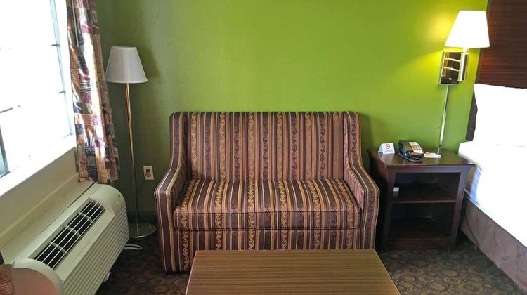 Americas Best Value Inn Greenwood Suite