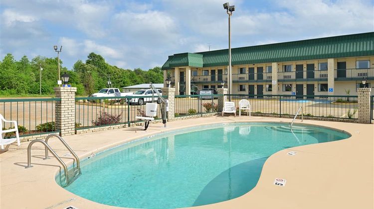 Americas Best Value Inn & Suites, Winona Pool