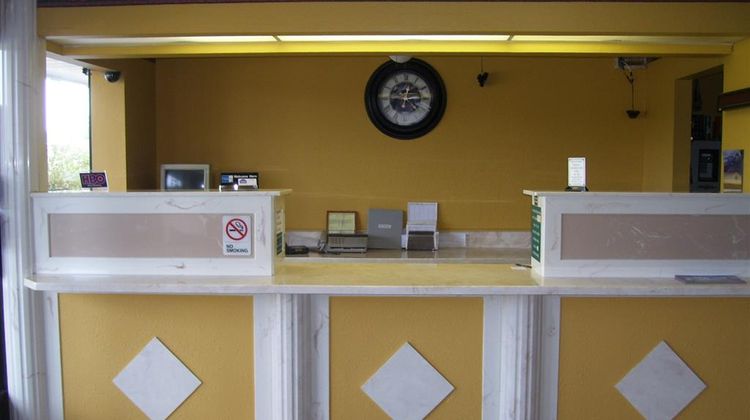 Americas Best Value Inn & Suites, Winona Lobby