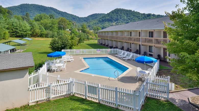 <b>Americas Best Value Inn, Canton Pool</b>. Images powered by <a href="https://iceportal.shijigroup.com/" title="IcePortal" target="_blank">IcePortal</a>.