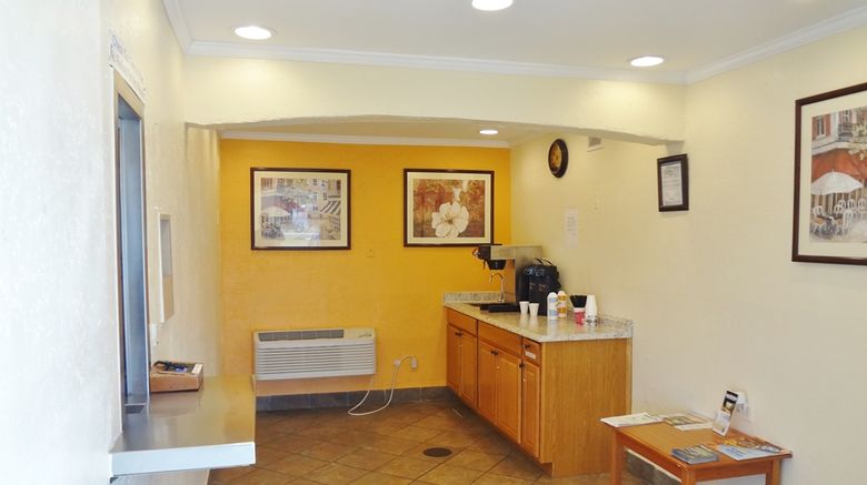 <b>Americas Best Value Inn Lobby</b>. Images powered by <a href="https://iceportal.shijigroup.com/" title="IcePortal" target="_blank">IcePortal</a>.