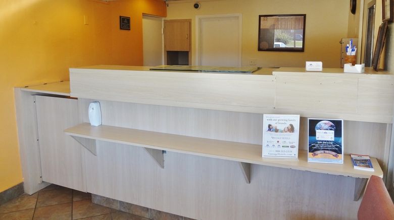 <b>Americas Best Value Inn Lobby</b>. Images powered by <a href="https://iceportal.shijigroup.com/" title="IcePortal" target="_blank">IcePortal</a>.