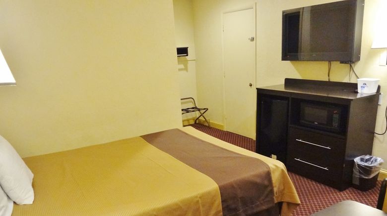 <b>Americas Best Value Inn Room</b>. Images powered by <a href="https://iceportal.shijigroup.com/" title="IcePortal" target="_blank">IcePortal</a>.