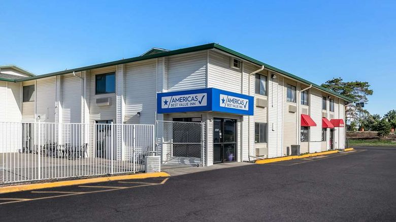 <b>Americas Best Value Inn Lincoln Airport Exterior</b>. Images powered by <a href="https://iceportal.shijigroup.com/" title="IcePortal" target="_blank">IcePortal</a>.
