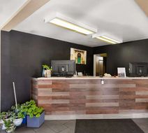 Americas Best Value Inn Lincoln Airport Lobby