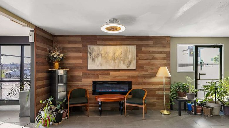 <b>Americas Best Value Inn Lincoln Airport Lobby</b>. Images powered by <a href="https://iceportal.shijigroup.com/" title="IcePortal" target="_blank">IcePortal</a>.