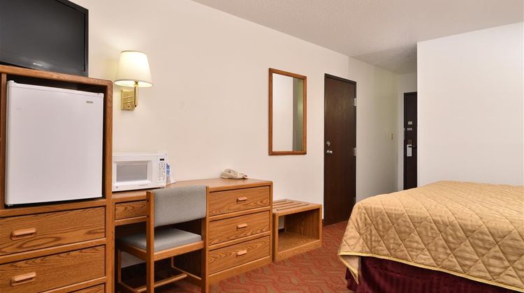 Americas Best Value Inn Sidney Suite