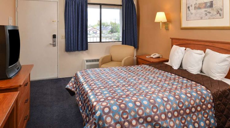 Americas Best Value Inn Room