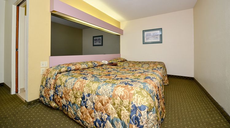 Americas Best Value Inn Room