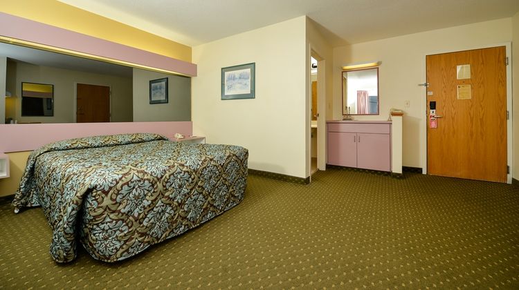 Americas Best Value Inn Room