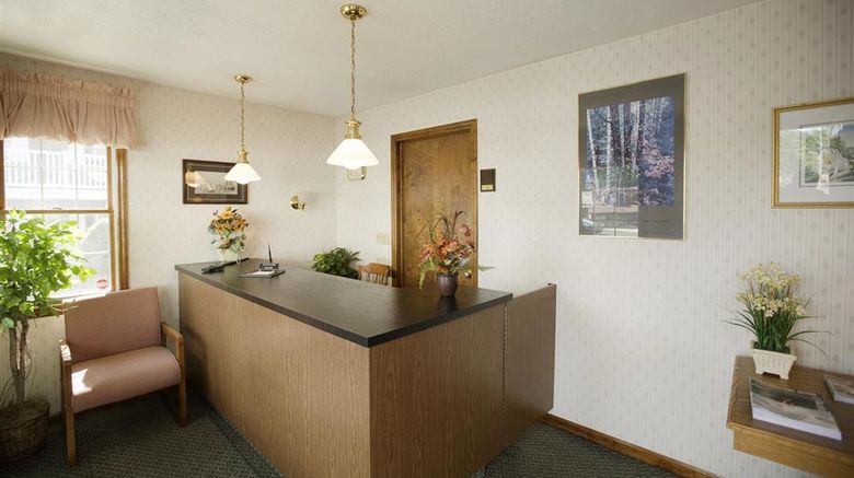 <b>Adirondack Retreat Inn & Suites Lobby</b>. Images powered by <a href="https://iceportal.shijigroup.com/" title="IcePortal" target="_blank">IcePortal</a>.