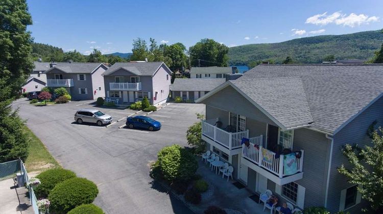 Adirondack Retreat Inn & Suites Exterior