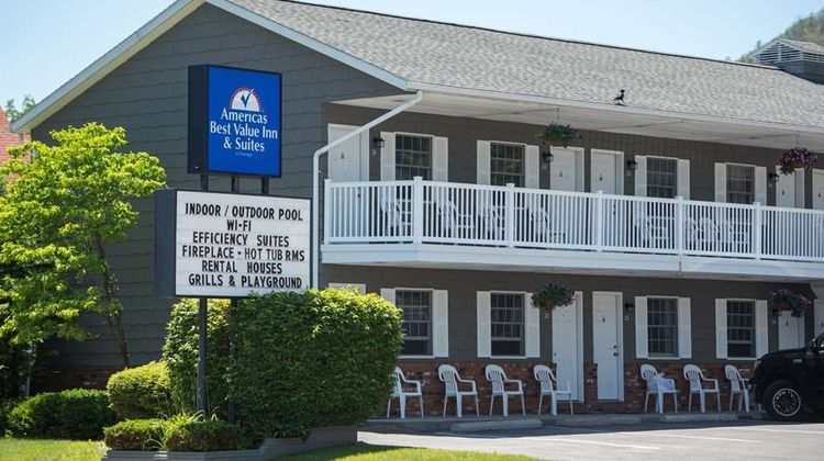Adirondack Retreat Inn & Suites Exterior