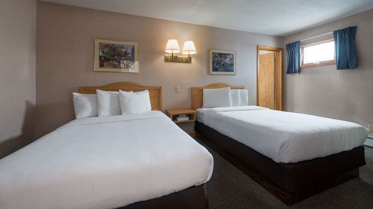 Adirondack Retreat Inn & Suites Room