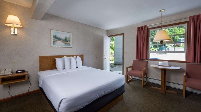 <b>Adirondack Retreat Inn & Suites Room</b>. Images powered by <a href="https://iceportal.shijigroup.com/" title="IcePortal" target="_blank">IcePortal</a>.