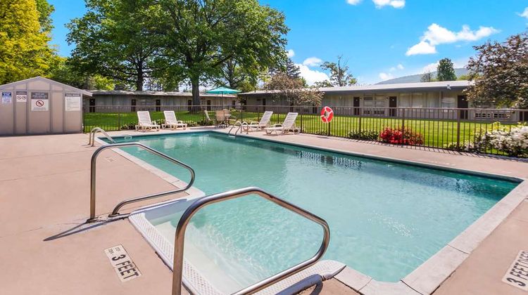 Americas Best Value Inn Pool