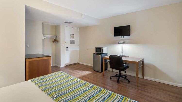 Americas Best Value Inn Room