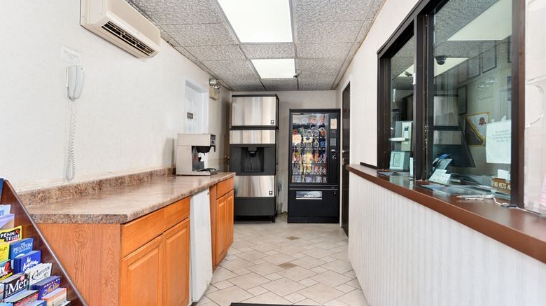 <b>Americas Best Value Inn Lobby</b>. Images powered by <a href="https://iceportal.shijigroup.com/" title="IcePortal" target="_blank">IcePortal</a>.