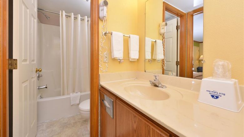 <b>Americas Best Value Inn-Maumee/Toledo Room</b>. Images powered by <a href="https://iceportal.shijigroup.com/" title="IcePortal" target="_blank">IcePortal</a>.
