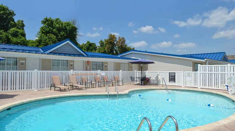 Americas Best Value Inn Pool