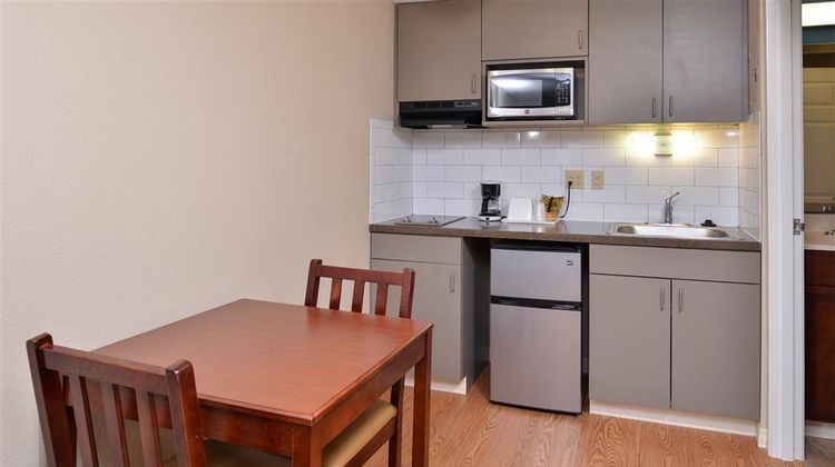 Americas Best Value Inn Suite