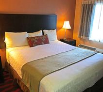 Americas Best Value Inn & Suites Room