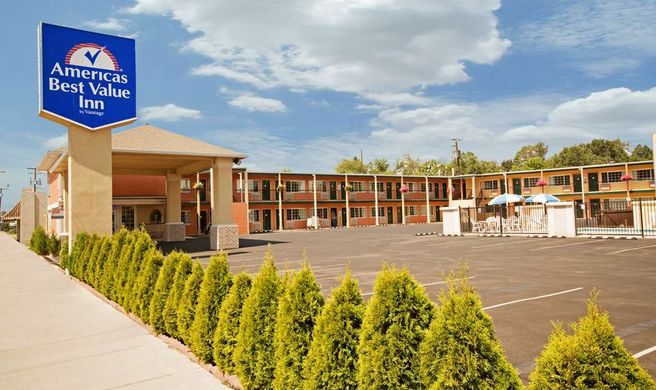 Americas Best Value Inn & Suites Exterior