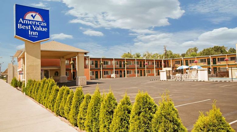 <b>Americas Best Value Inn & Suites Exterior</b>. Images powered by <a href="https://iceportal.shijigroup.com/" title="IcePortal" target="_blank">IcePortal</a>.