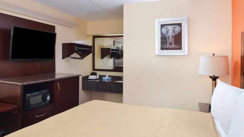 <b>Americas Best Value Inn-Pittsburgh Arpt Room</b>. Images powered by <a href="https://iceportal.shijigroup.com/" title="IcePortal" target="_blank">IcePortal</a>.