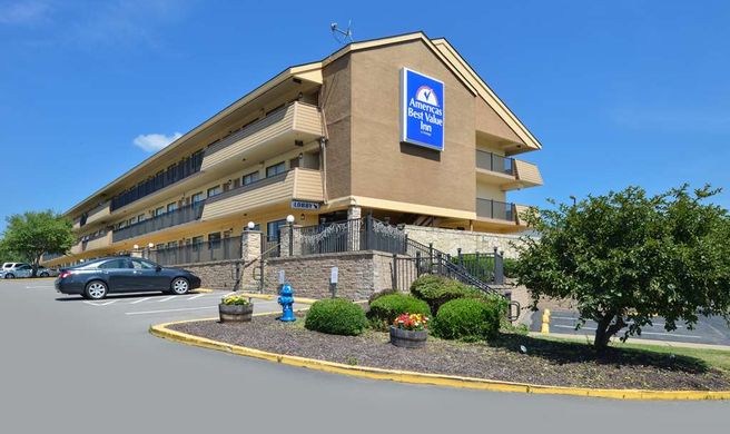 Americas Best Value Inn-Pittsburgh Arpt Exterior