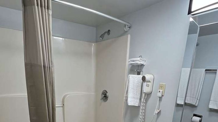 Americas Best Value Inn Room