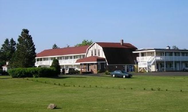 Canadas Best Value Inn & Suites Exterior