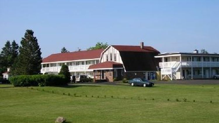 Canadas Best Value Inn & Suites Exterior