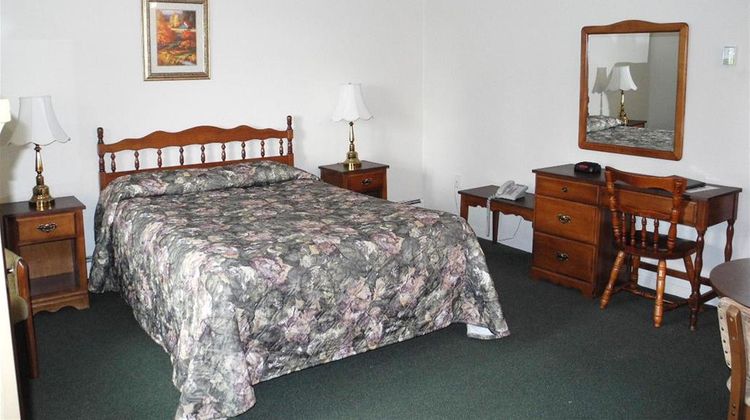Canadas Best Value Inn & Suites Room