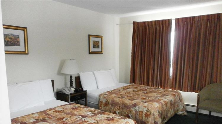 Canadas Best Value Inn & Suites Room
