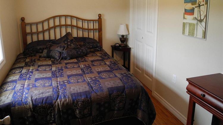 Canadas Best Value Inn & Suites Room