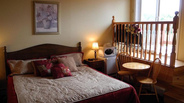 Canadas Best Value Inn & Suites Suite