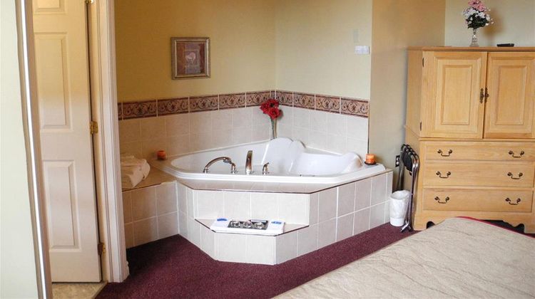 Canadas Best Value Inn & Suites Suite