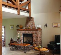 Canadas Best Value Inn & Suites Lobby