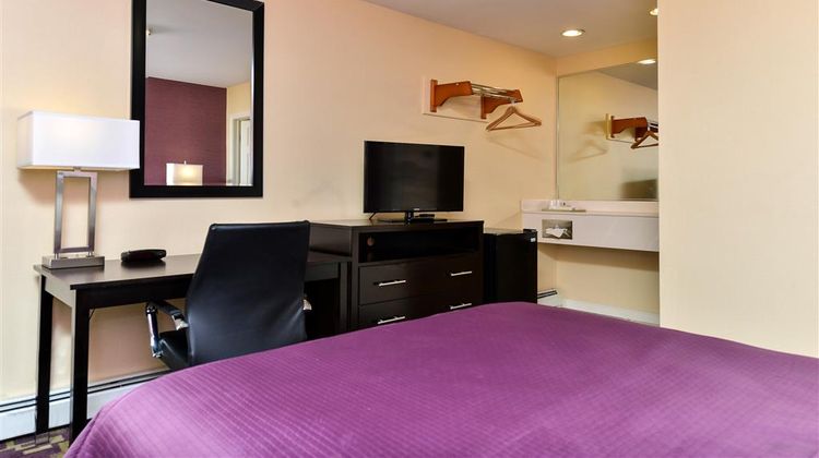 Americas Best Value Inn-North Scituate Room