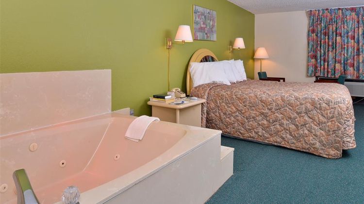 Americas Best Value Inn Bishopville Suite