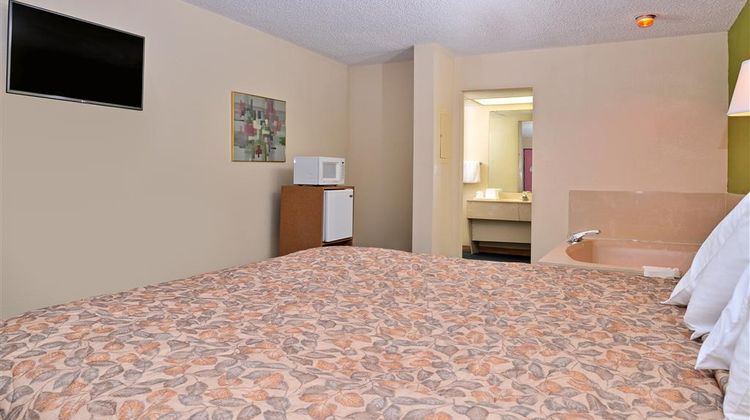 Americas Best Value Inn Bishopville Suite
