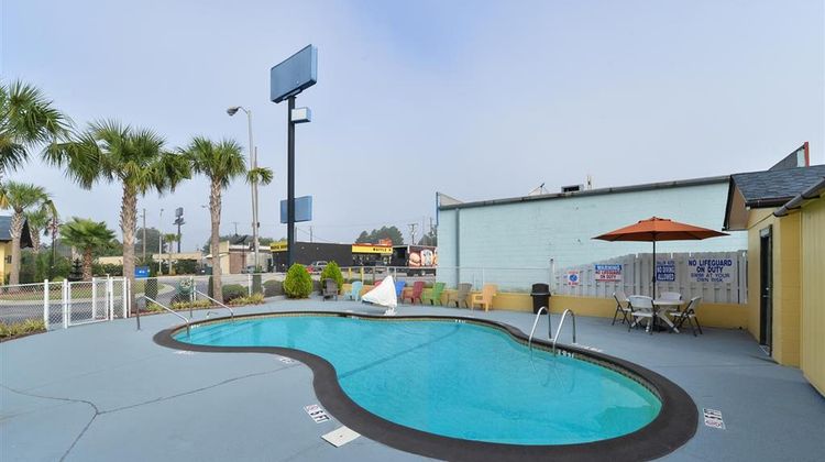 Americas Best Value Inn Pool
