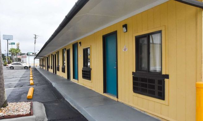 Americas Best Value Inn Exterior