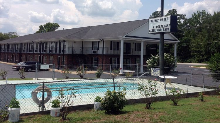 Americas Best Value Inn Winnsboro Pool