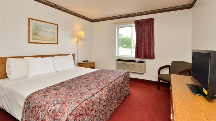 Americas Best Value Inn and Suites Room