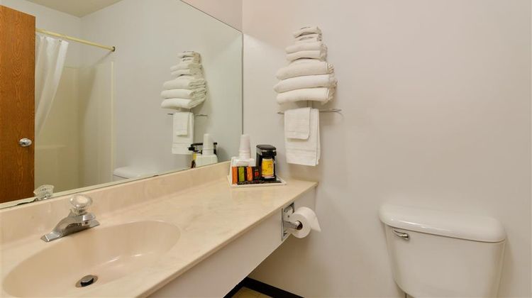 Americas Best Value Inn and Suites Room